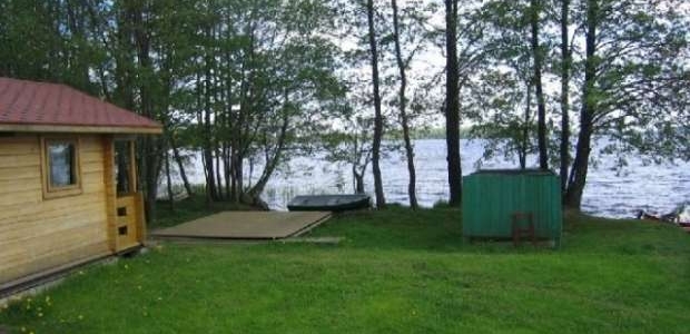 <p>Kempingā ir 15 dzīvojamās mājiņas ar kopējo gultu skaitu 55.No tām 8 ir guļbūves mājiņas.</p>